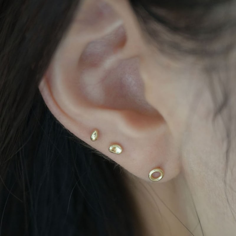 youngglow 14k pebble & waterdrop piercing