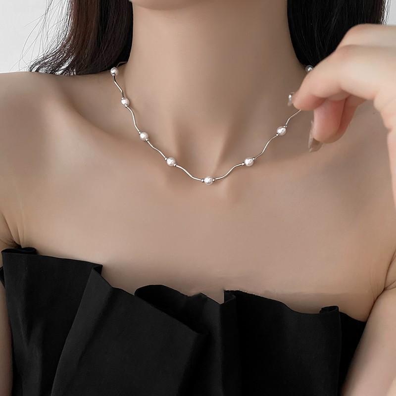 Shijia-Perlenkette: 2024 Stilvolle gebogene Röhren Koreanische Schlüsselbeinkette für Frauen