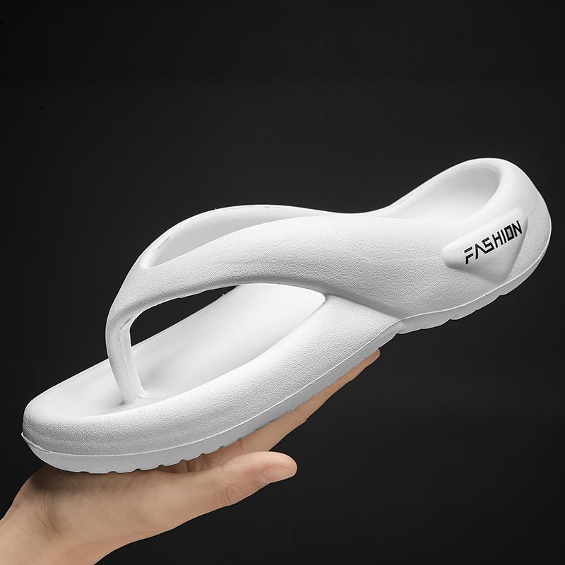 Fashion New Super Soft Men Trend New Summer Slippers EVA Soft Bottom Cloud Slides Light Beach Shoes Male Suitable Indoor and Outdoor