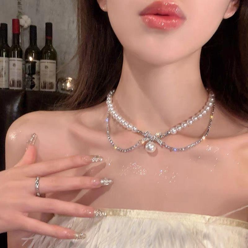 Romantic Escape Double-layer Bow Pearl Necklace Women's Light Luxury Niche Elegant Suit Collarbone Chain Neck Chain Tide