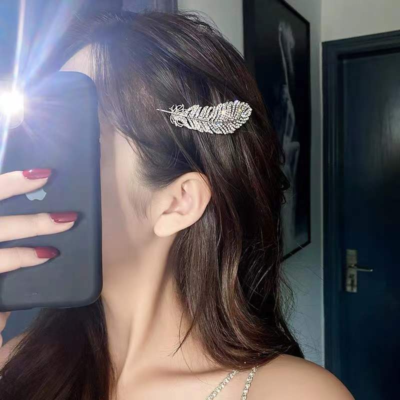 Luxury Feather Design Sparkling Rhinestone Leaf Hair Clips Glittering Leaf Duckbill Hair Barrettes Hairpins for Women Stylish Hair Accessories