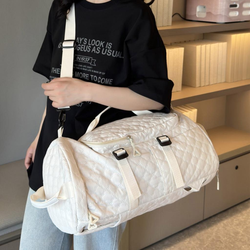 Multifunctional large-capacity fashion and leisure portable shoulder travel bag dry and wet separation sports fitness bag strap shoe compartment
