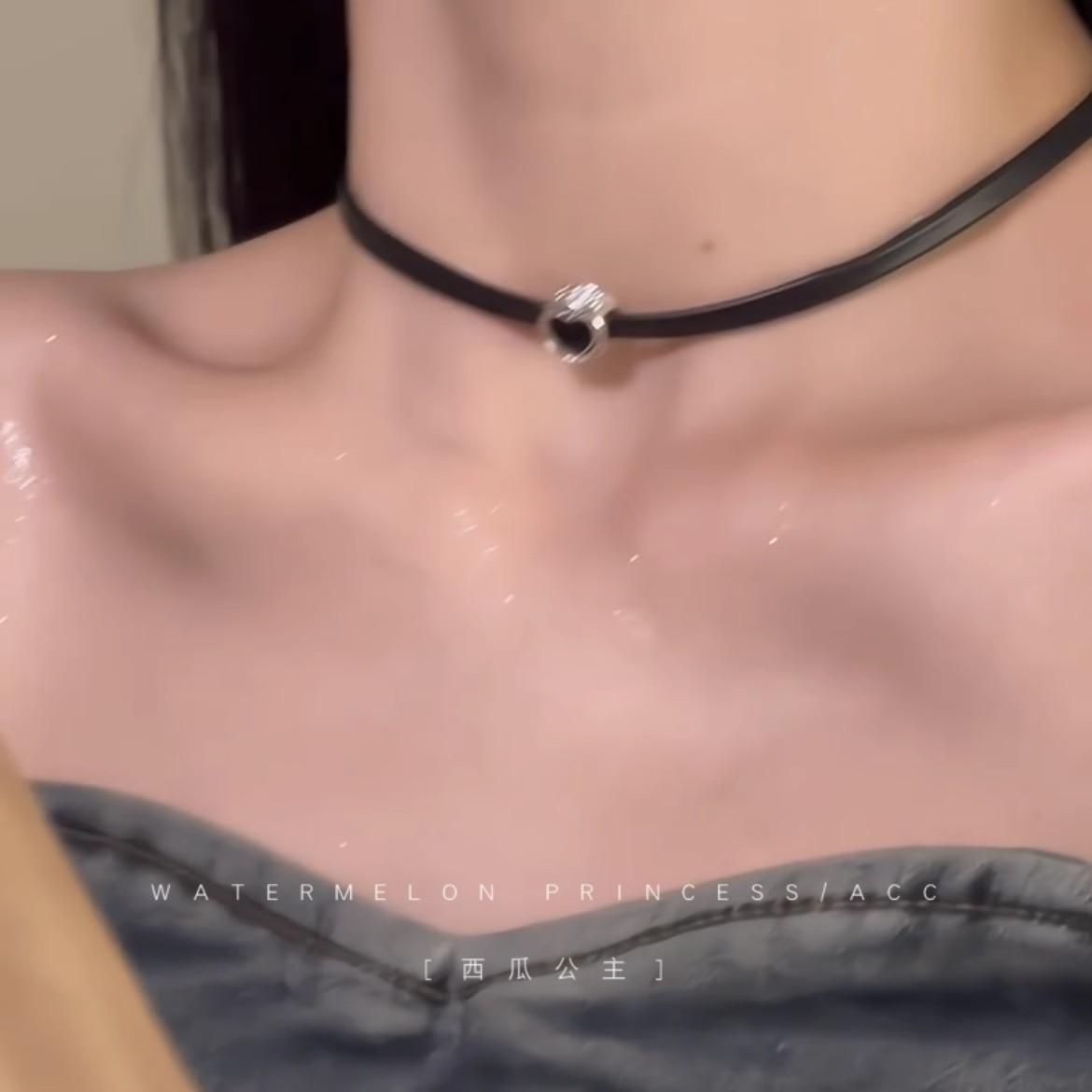 Black rope sweet heart  multi-layered necklace Spice Girl sweet cool black leather rope chain collarbone chain choker neck chain