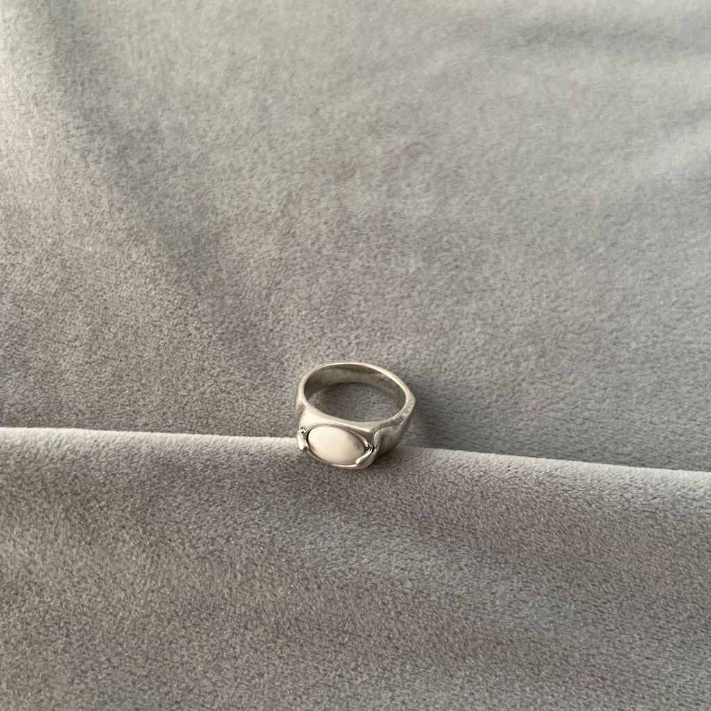 MA* Retro Burnished Silver Red & Black Agate Ring Pair