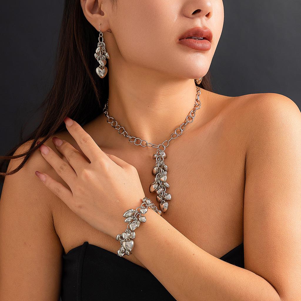 Accessories Sweet Cool Wind Love Pendant Necklace Fashion Personality Metal Chain Clavicle Chain Necklace