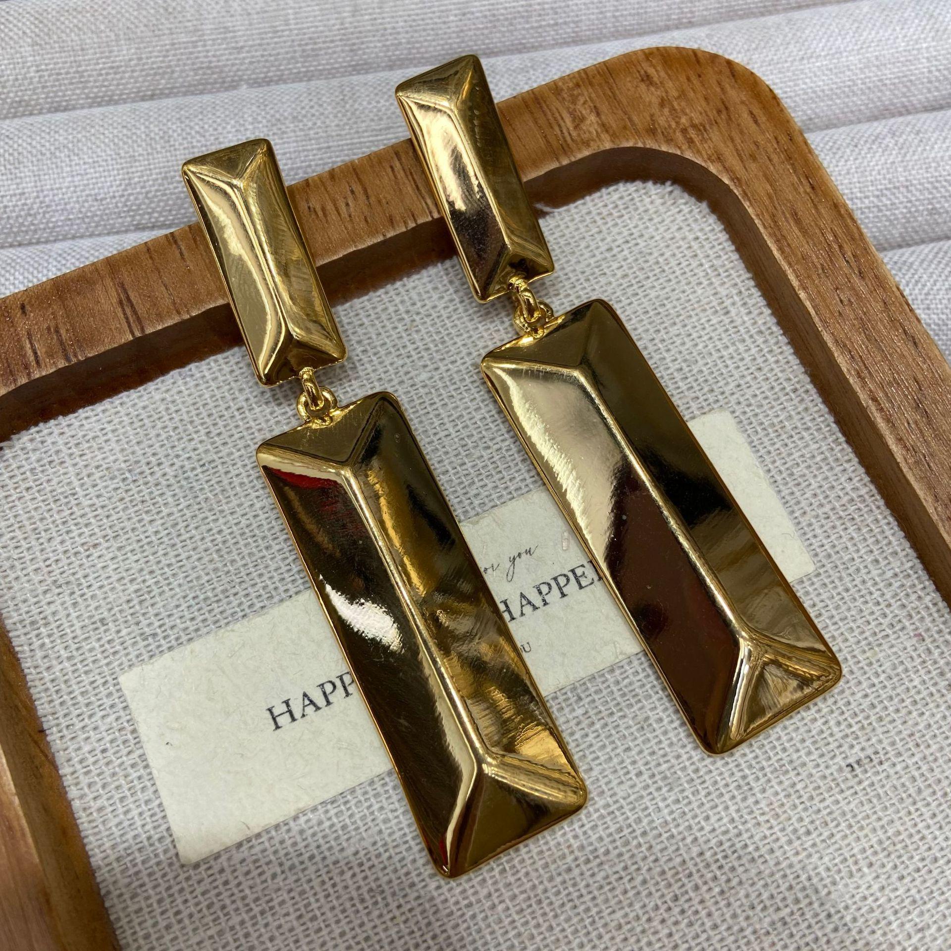 Niche Retro Geometric Metal Rhombus Cuboid Unique Earrings Autumn And Winter Advanced Sense Light Luxury Exaggerated Earrings