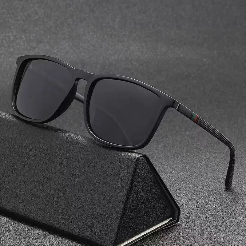 New outdoor polarized sunglasses men's and women's driving fishing glasses European and American square fashion ultra-light sunglasses