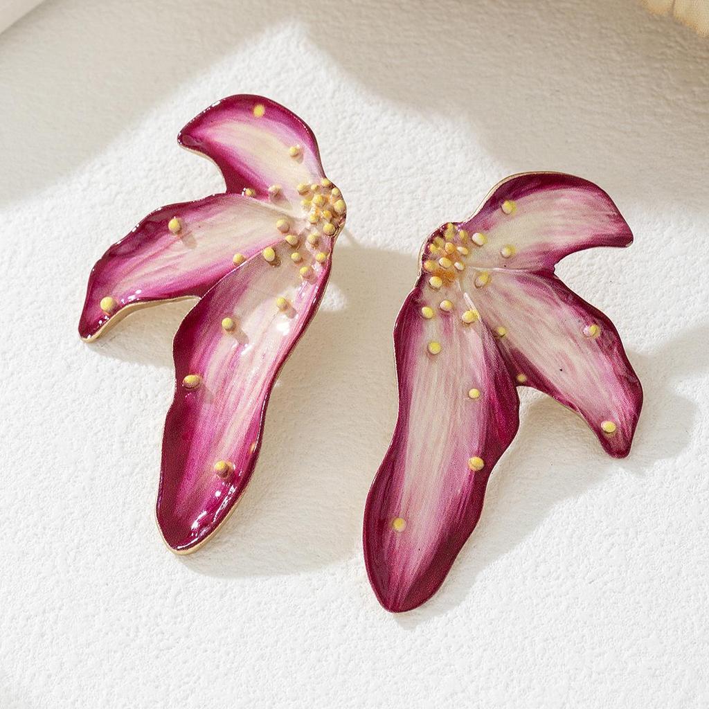 Retro Mid-Century Gold-Plated Enamel Leaf Stud Earrings for Women