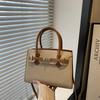 Womens Large Capacity Shoulder Bag With Detail And Inner Phone Pocket For Street Style