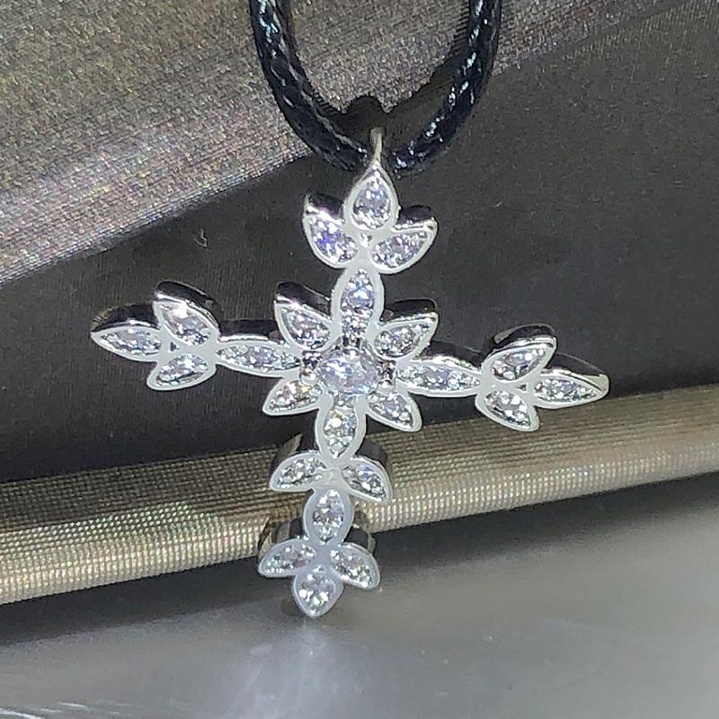 New Cubic Zirconia Cross Pendant Necklace for Men Women Wedding Dainty Chain Strong High Quality Classic Unique Fashion Jewelry