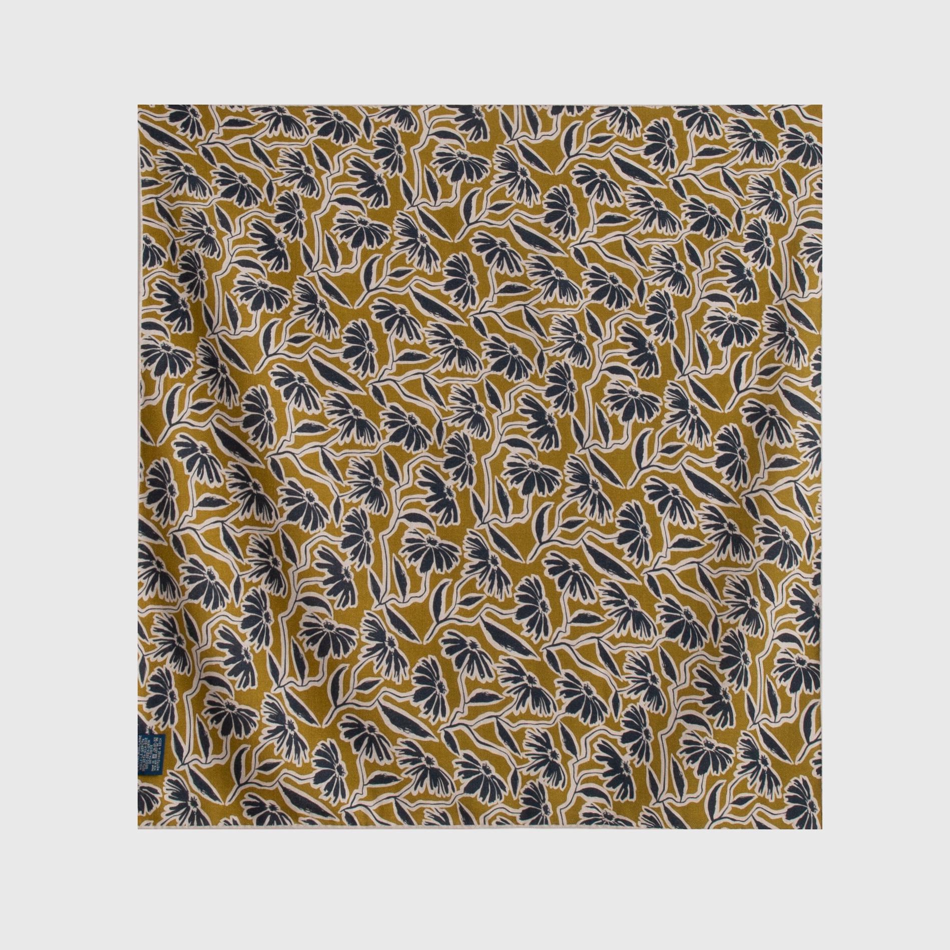 

Luxury Hand-Rolled Double-Sided Wool Silk Scarf with Daisy Print, 70cm Square - Hangzhou Silk Gift Edition 65x65 cm