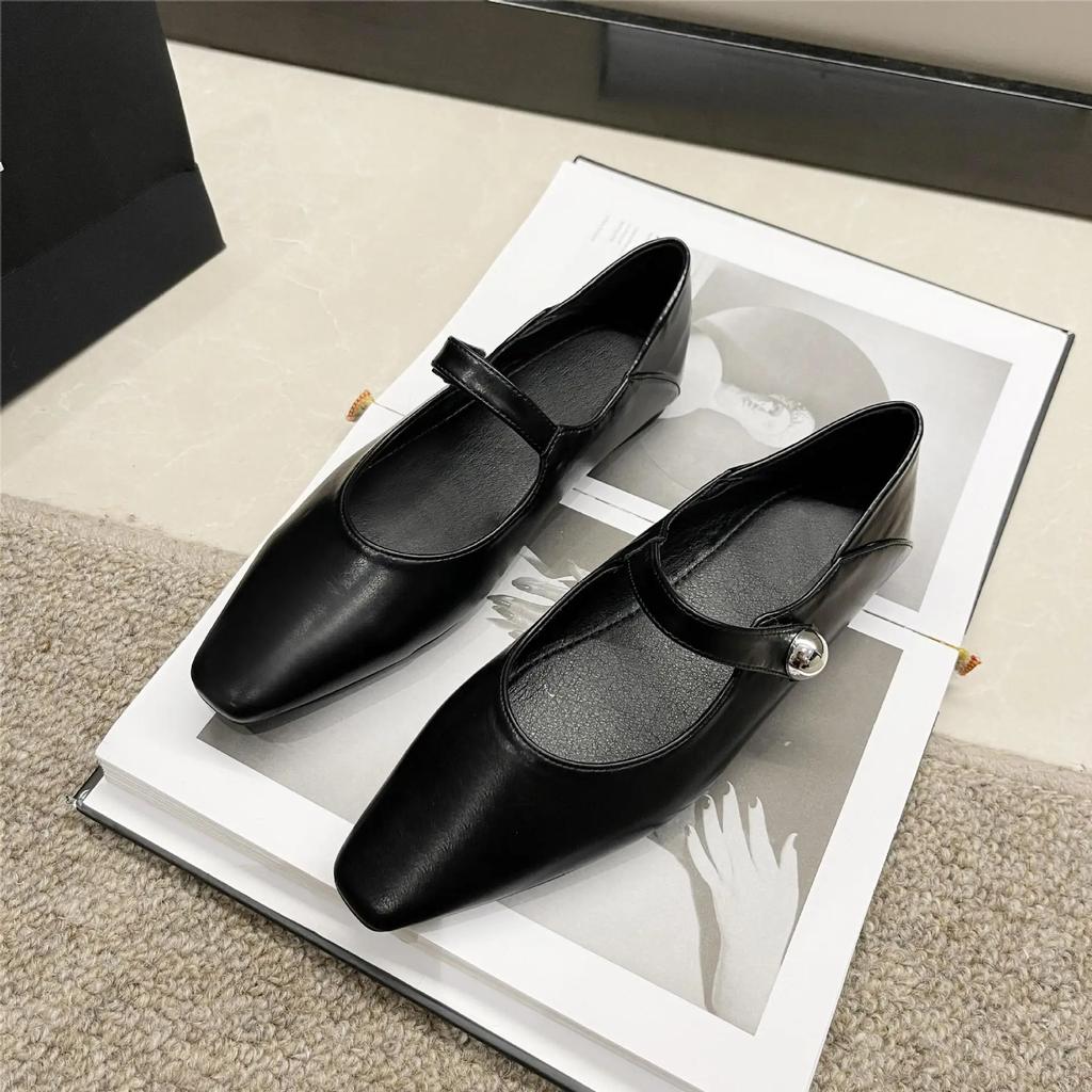 Sapatos Mary Jane Pontudos da Moda para Mulheres Modelo de Verão 2024 com Saia Sapatos Pequenos de Couro Sapatos Únicos Chunky Retrô para Mulheres