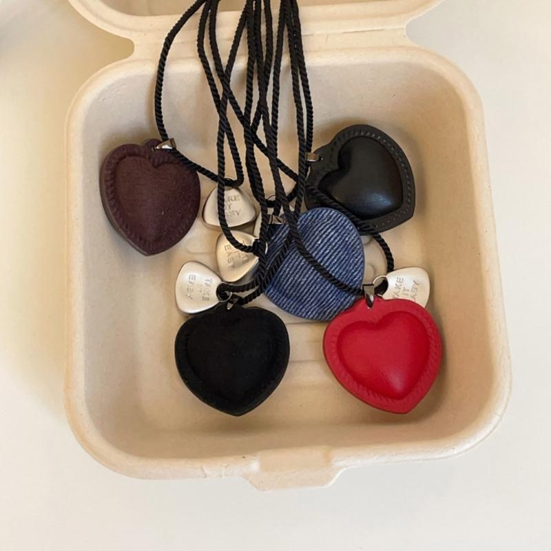 Retro Style Natural Fiber Cord Heart Charm Necklace Sophisticated Twine Chain Feminine Sweater Chain Accessory