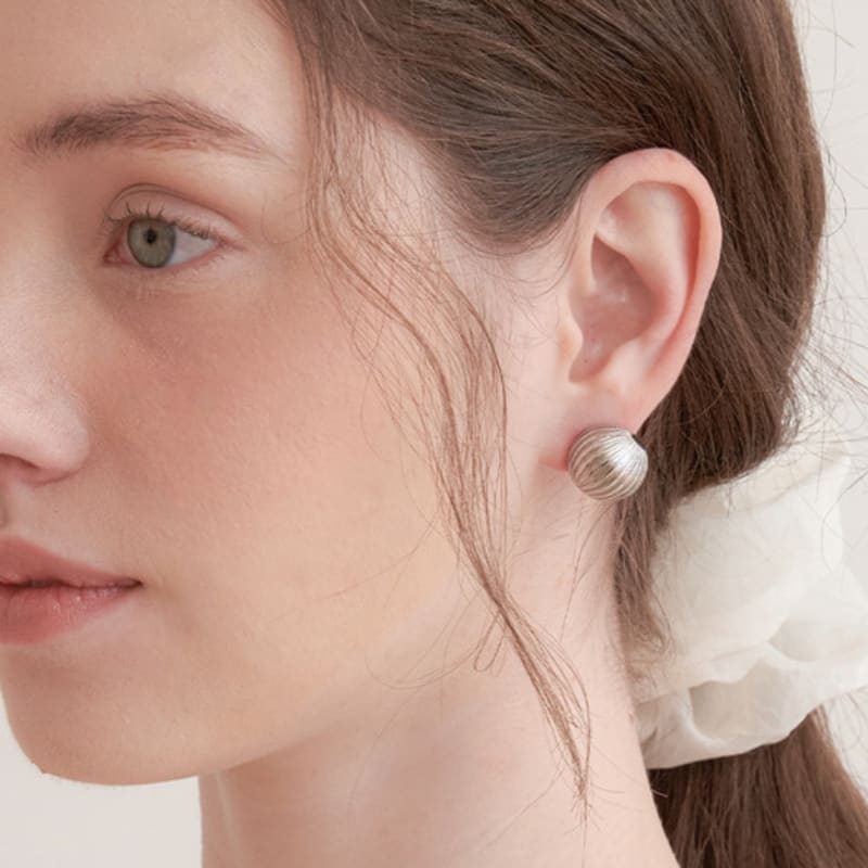 halden line half ball earrings (E049_silver)