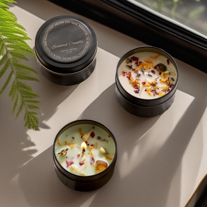 Black tin can dried flower scented candle, a home bedroom atmosphere decoration, a long-lasting indoor scented gift