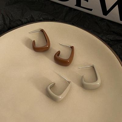 Pendientes esmaltados de temperamento Retro pequeños y sólidos, pendientes simples acrílicos geométricos tipo U para mujer, joyería versátil para las orejas