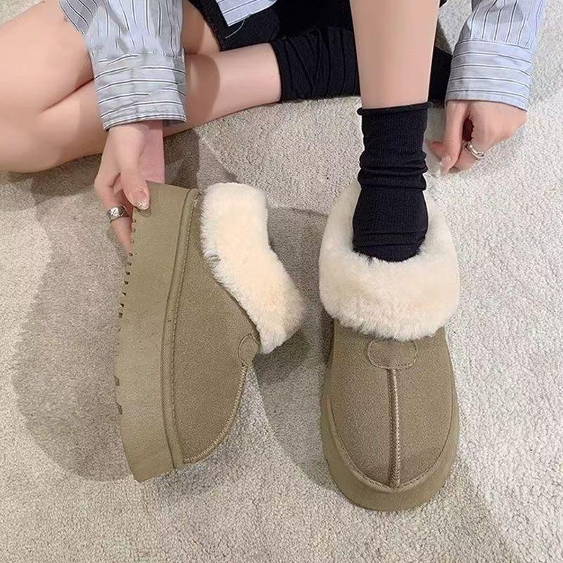 Thick-soled snow boots women's new winter piled and thickened large cotton shoes with one foot on the bread fluff shoes