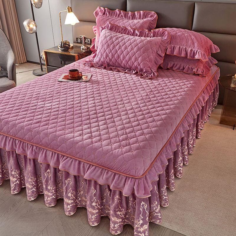 3pcs Luxurious European Quilted Crystal Velvet Bed Skirt Set with Lace Trim - Warm, Thick, Non-Slip, Includes 2 Pillow Shams and 1 Bed Skirt