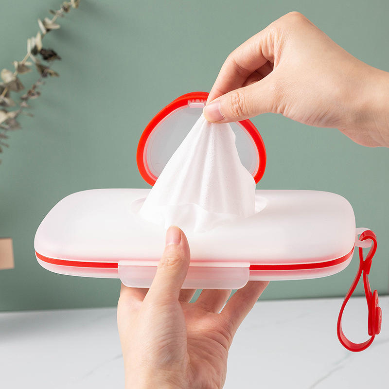 1PC PP Material Portable Heart-Shaped Wet Wipe And Mask Storage Box with Snap Closure for Kids Travel Tissue Holder