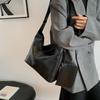 Large-capacity retro bag, new fashion and high-end soft leather tote bag, textured casual messenger bag.