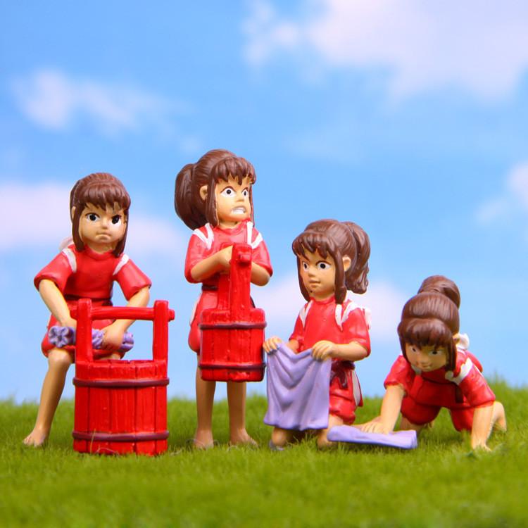 Ogino Chihiro Holding Water Bucket And Mopping Floor Scene Mini Ornament Model
