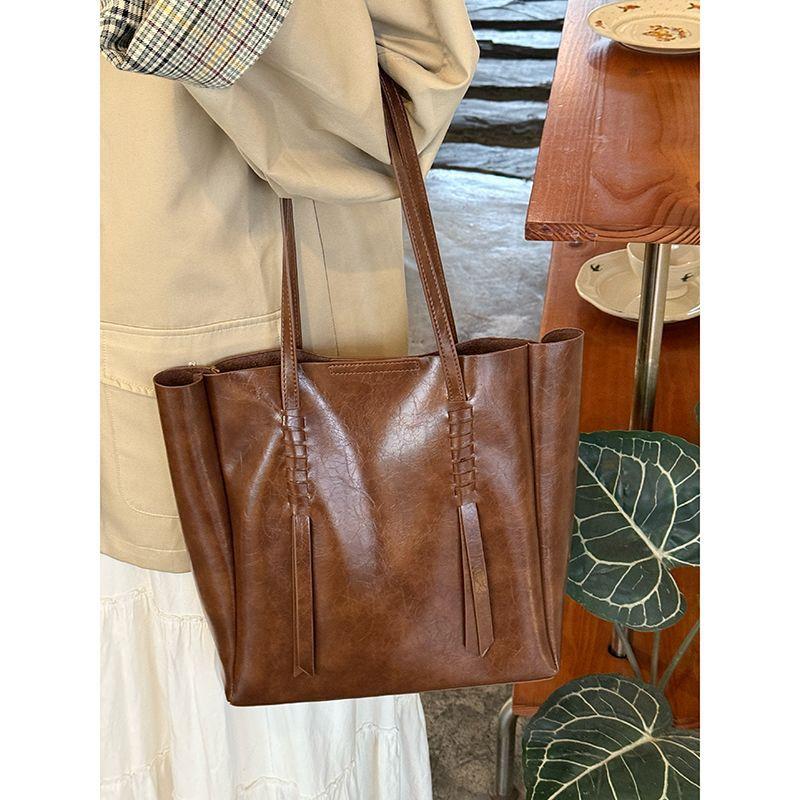 Large-capacity Retro Commuter Shoulder Bag, High-end and Casual Tote Bag