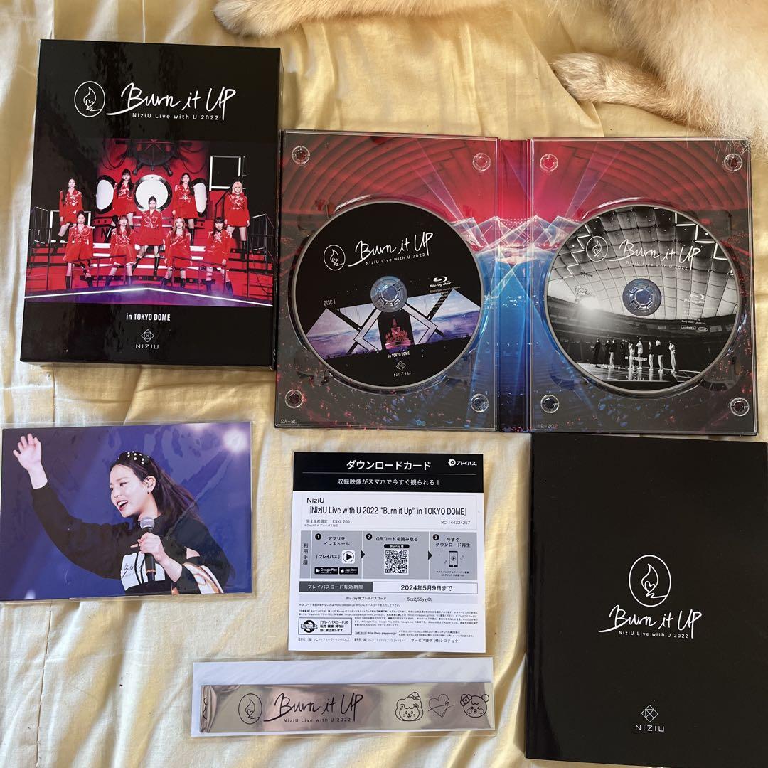 

[USED] NiziU Burn it UP Live Blu-ray