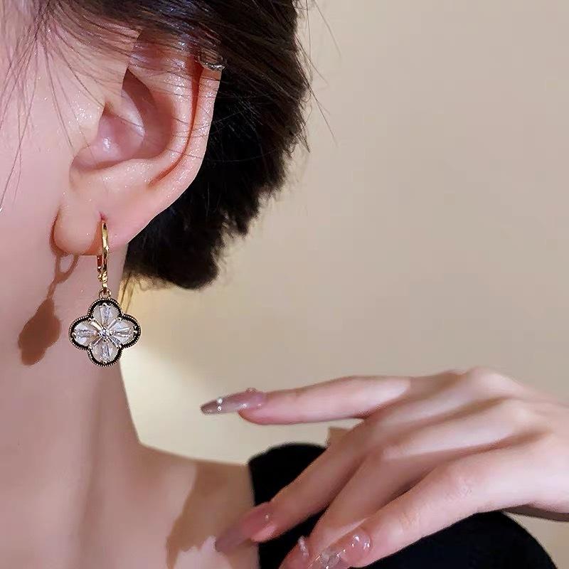Women's Simple Atmospheric Versatile Stylish Four Leaf Clover Earrings