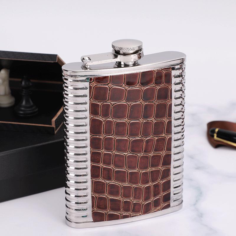 8oz Stainless Steel Hip Flask Outdoors Portable Pocket Flask Wine Mug Whiskey Bottle PU Leather Alcohol Bottle For Men Gifts New