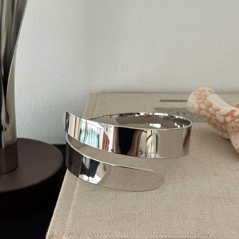 

Металлический гладкий двухслойный браслет на руку, панк-личность, преувеличенный браслет, нишевый темперамент, браслет на руку с ощущением продвинутости, женский