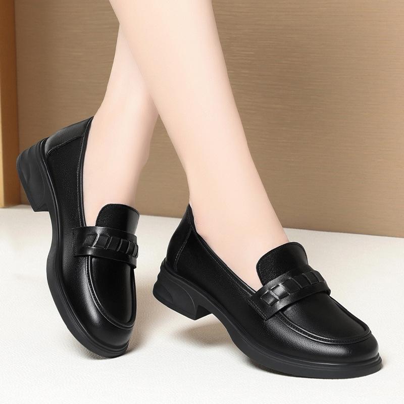 New Breathable Comfortable Shallow Mouth Soft Leather Shoes Women Loafers 2025 Spring Square Heels Shoes Flats for Office Mom