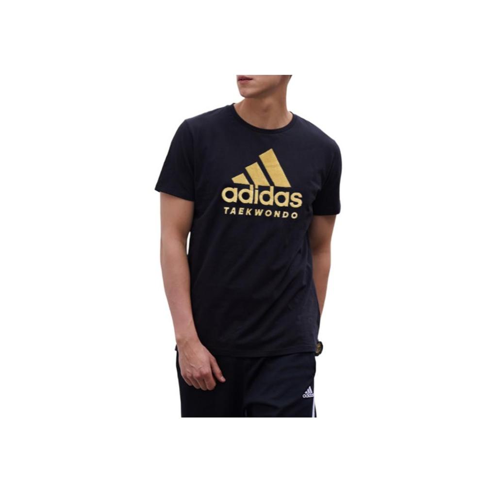 Adidas טי שירט ספורט נושמת לגברים עם הדפס לוגו רטרו, צווארון עגול ושרוולים קצרים, שחור זהב ADICTT-BG