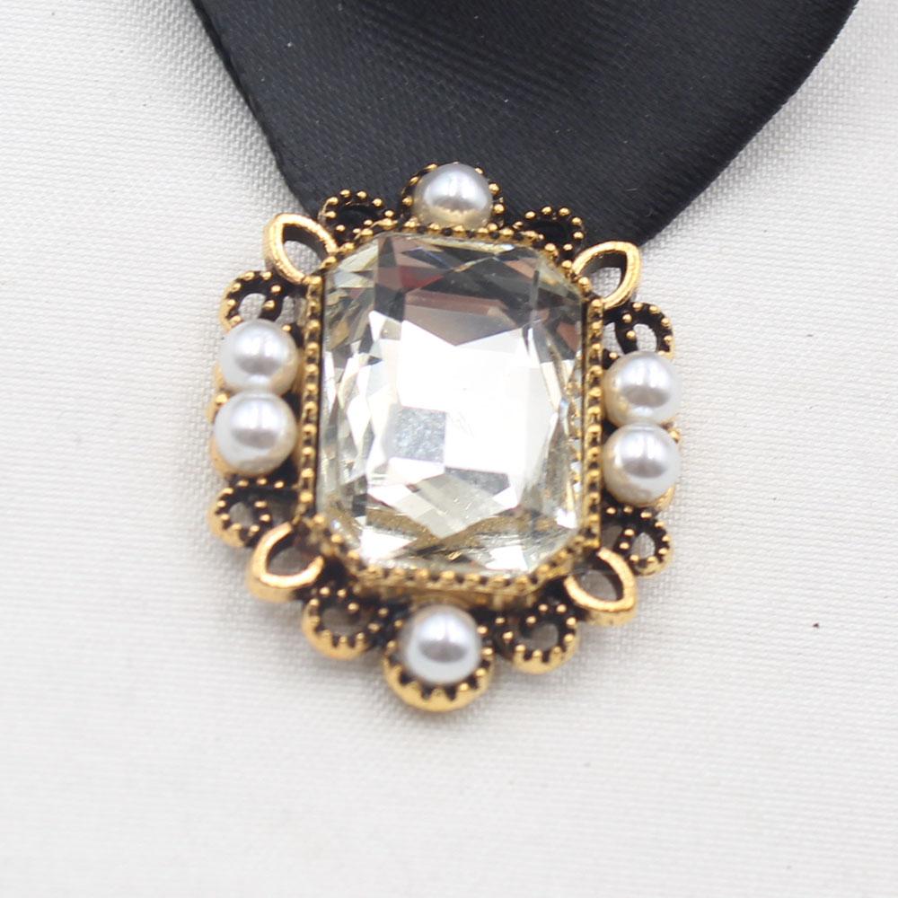Exquisite 5-piece 24 * 30MM glass rhinestone alloy flower plate buckle pearl embellishment handmade DIY accessory material