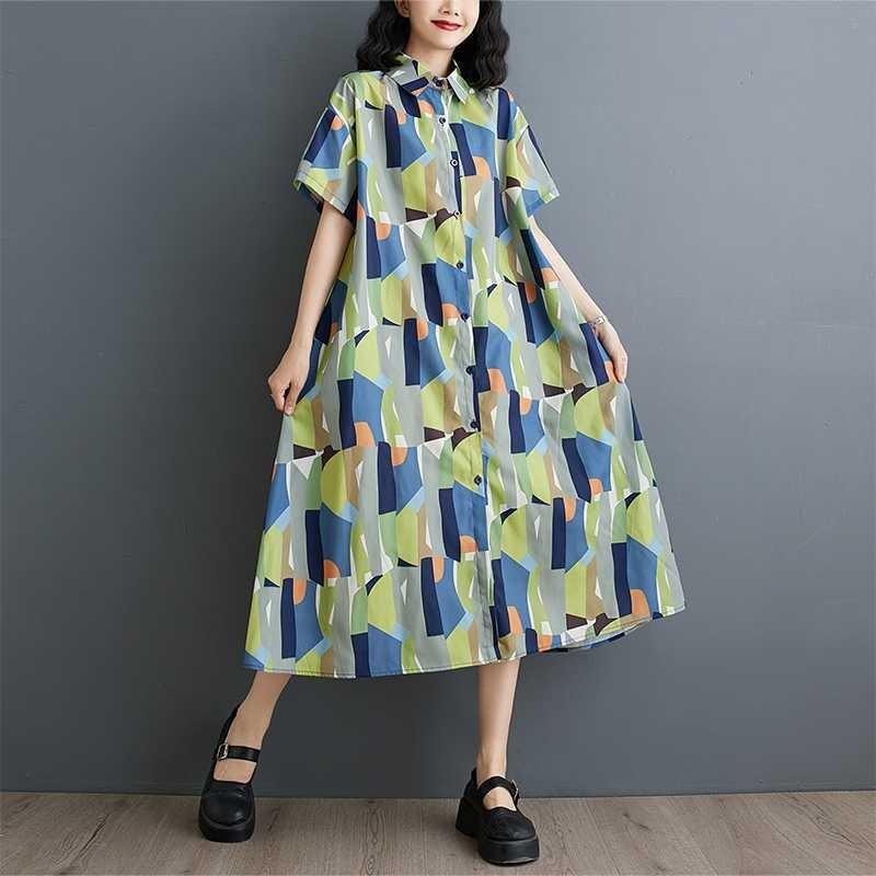 Rochie de lungime mijlocie, cu mâneci scurte, largi, cu imprimeu la modă