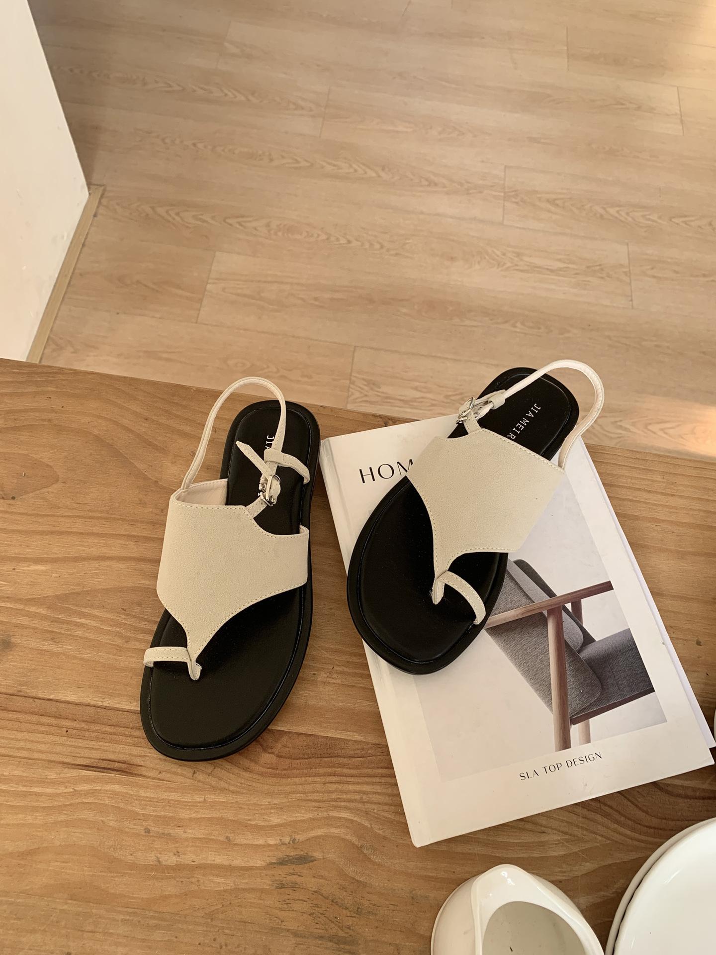 Fashion 2025 Summer New Flat Bottom Buckle Strap Women s Sandals Casual Versatile Comfort Pinch Toe Concise Beach Sandals Women 35 2548₽