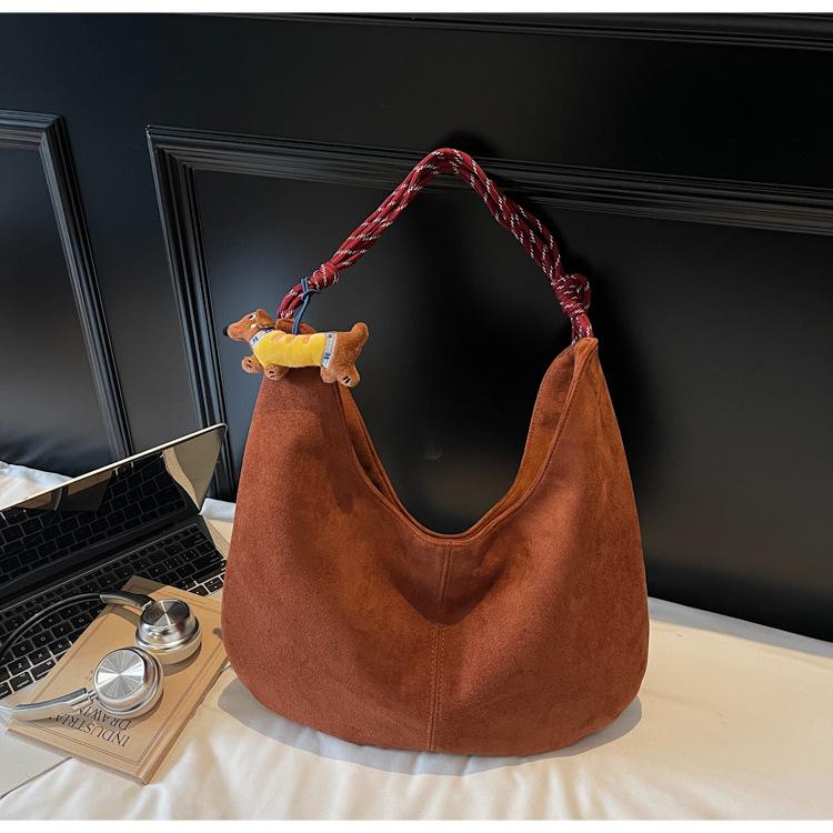 

Retro casual underarm big bag women s 2025 new autumn and winter large-capacity fashion shoulder bag versatile tote bag коричневый