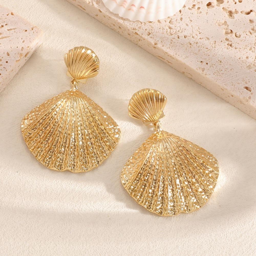 European and American fashion beach style shell earrings Internet celebrity temperament design sense geometric fan stud earrings