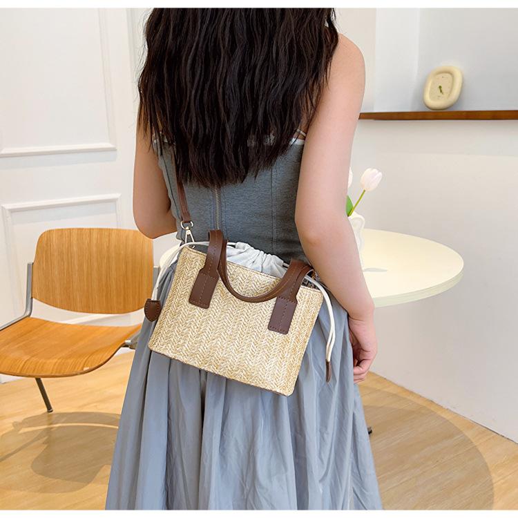 Ins Grass Woven Handtasche Sommer Neue Casual Vacation Damen Gemüsekorb Umhängetasche Kontrastfarbe Messenger Bag Damentasche