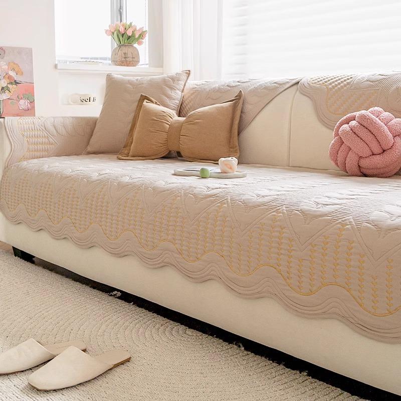 

Cream Style Skin Friendly Sofa Cover Silicone Anti Slip Washed Sofa Cushion Cover Wear-resistant and Versatile for All Seasons 70x70cm