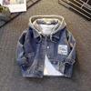 Veste en jean pour garçon, vêtements en jean pour enfants de printemps, vêtements en jean pour enfants de taille moyenne et grande au printemps et en automne, version coréenne de style étranger