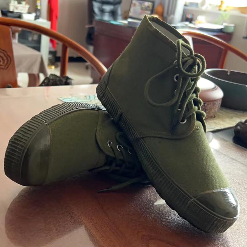 

Высокие желтые рабочие ботинки из парусины 36