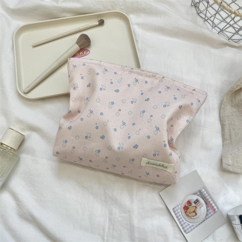 

Korean ins small fresh floral large-capacity cosmetic bag going out cosmetic lipstick storage finishing bag світло-рожевий колір