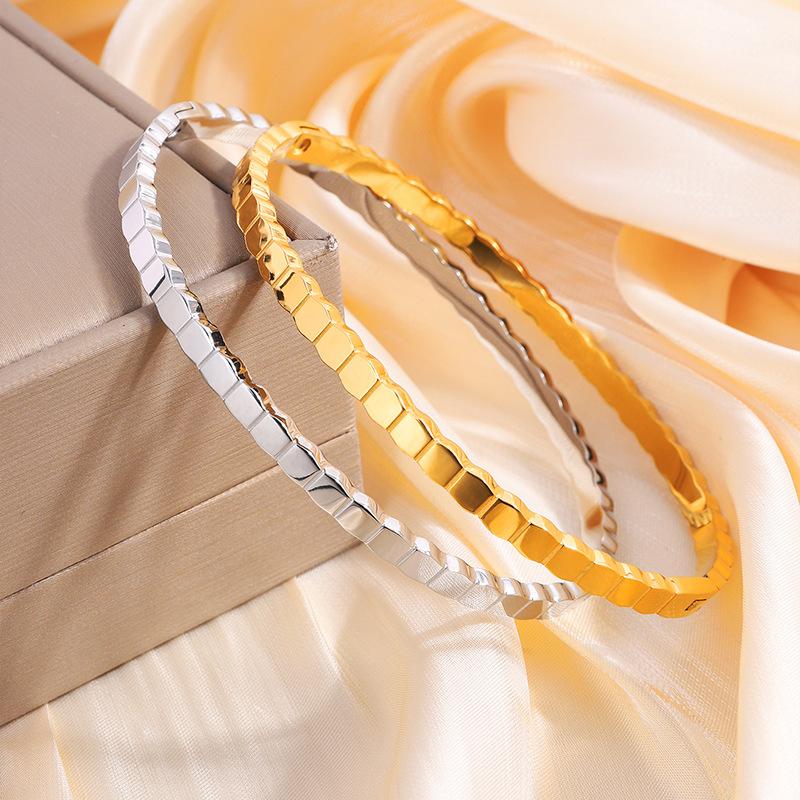 Titanium Steel Bracelet, Irregular Honeycomb Stainless Steel Bracelet, Fashionable and Minimalist All-purpose Wristband for Girls