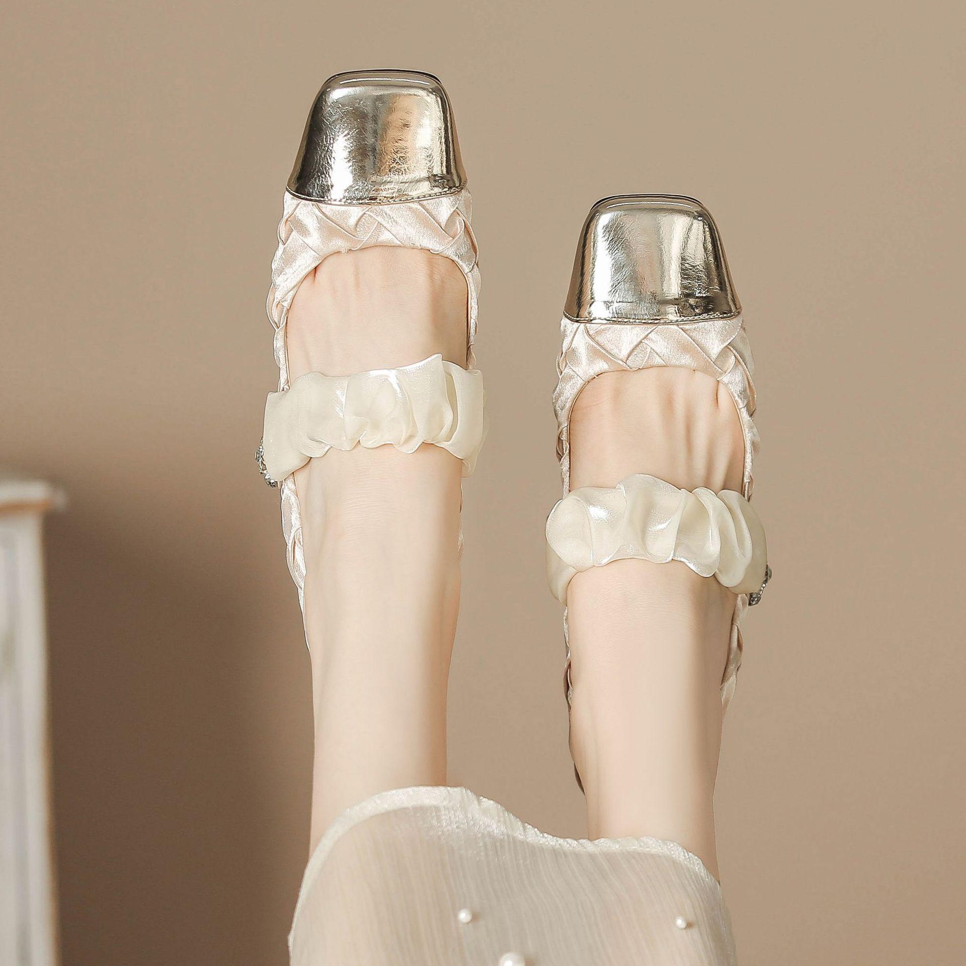 

H988-31 Цветочная одежда Весна Новая обувь Женская Плиссированный атлас Цветовая гамма Модные туфли на высоком каблуке Женская 40