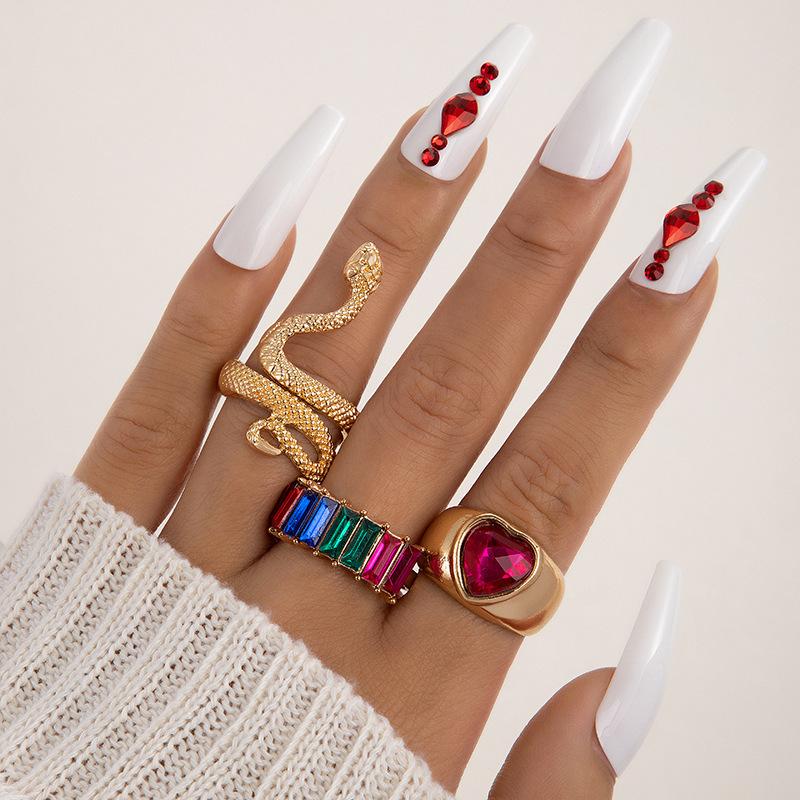 Popular jewelry, ring jewelry, snake-shaped love imitation emerald with diamonds ins wind five-piece ring for women