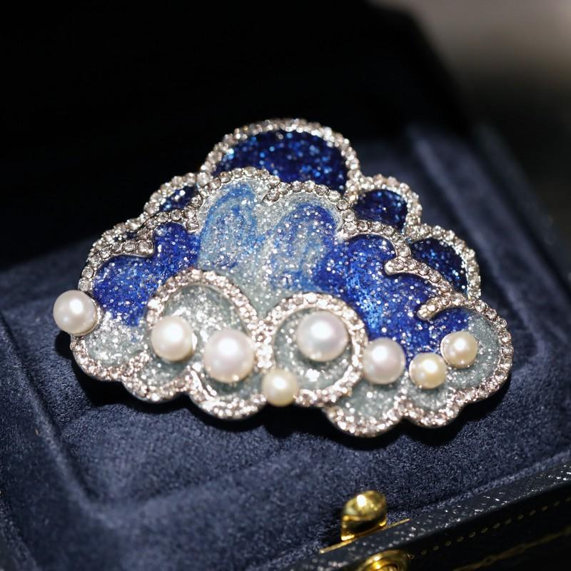 Elegant Cloud-Shaped Pearl Brooch Women Handcrafted Statement Pin With Freshwater Pearls Copper Base Pearl Cloud Brooch with Blue Satin Gift Box