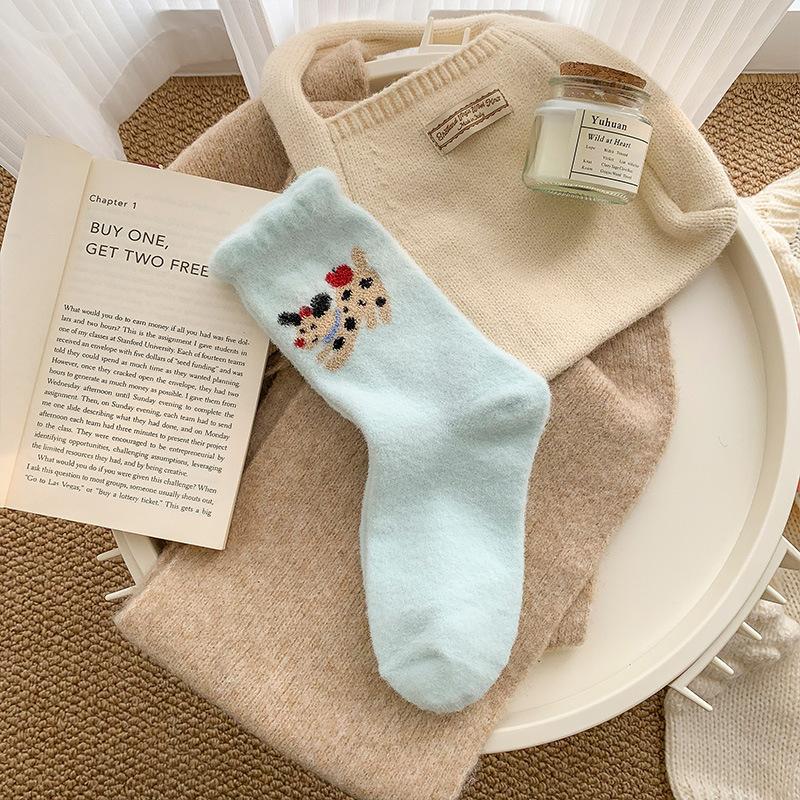 

Женские утолщенные плюшевые бархатные носки с рисунком бегущей собаки, кролика, животного, осенне-зимние теплые носки для сна, мягкие удобные носки до середины икры