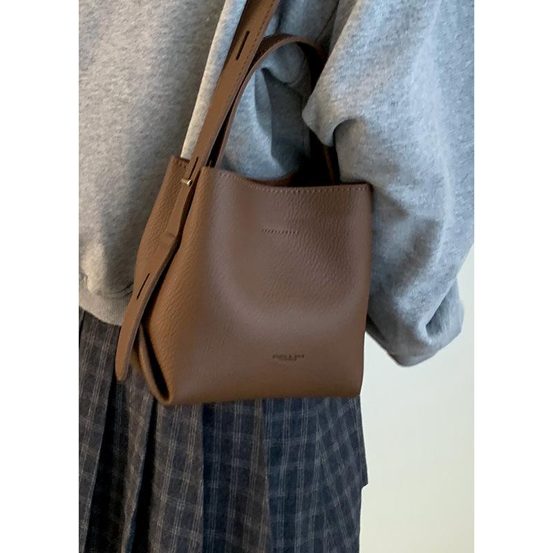 Retro portable bucket bag women's 2025 new trendy Korean underarm bag super hot ins shoulder crossbody bag