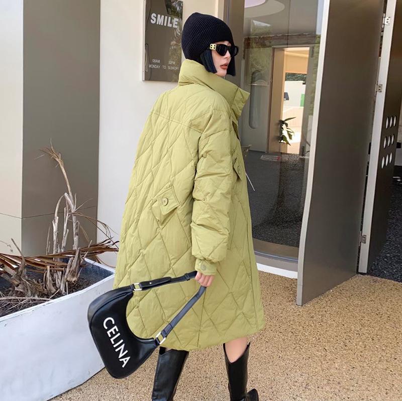 

Ромбовидный длинный пуховик женский 2025 зимний модный дизайн чувство утолщенный до колена стойка воротник белый утиный пух карманная куртка S зелёный