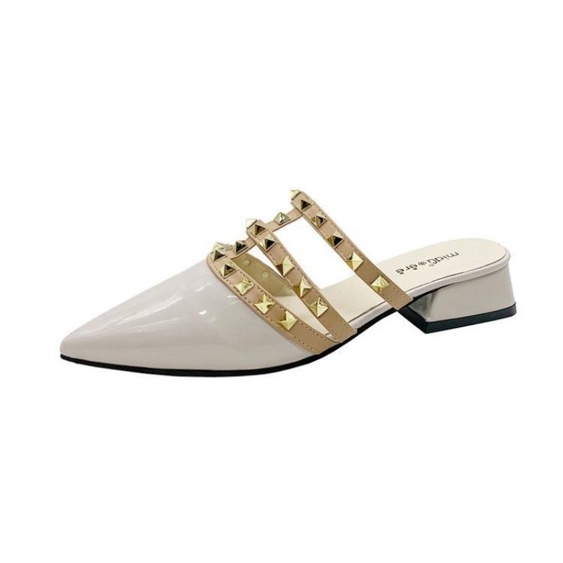 

Туфли с заклепками, крутые шлепанцы с заклепками, женская летняя обувь на плоской подошве, летние лакированные полушлепанцы с острым носком 40 бежевый